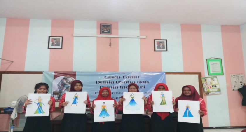 BELAJAR FASHION DESIGN BERSAMA DESAINER ALVIN ARIBOWO