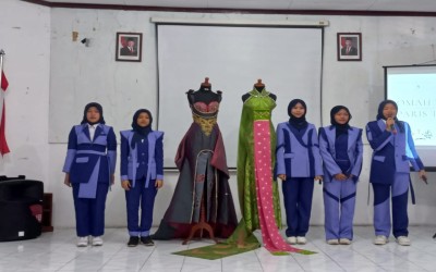 107 SISWA BUSANA SMK NEGERI 3 MAGELANG PRESENTASI HASIL TUGAS AKHIR PRAKTEK KERJA LAPANGAN (PKL)